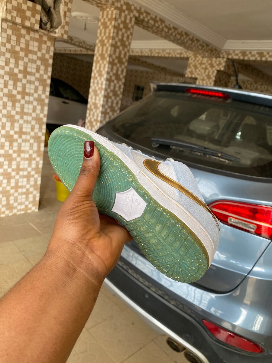 Baskets blanches et or élégantes