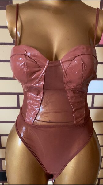 Body femme en dentelle ajusté