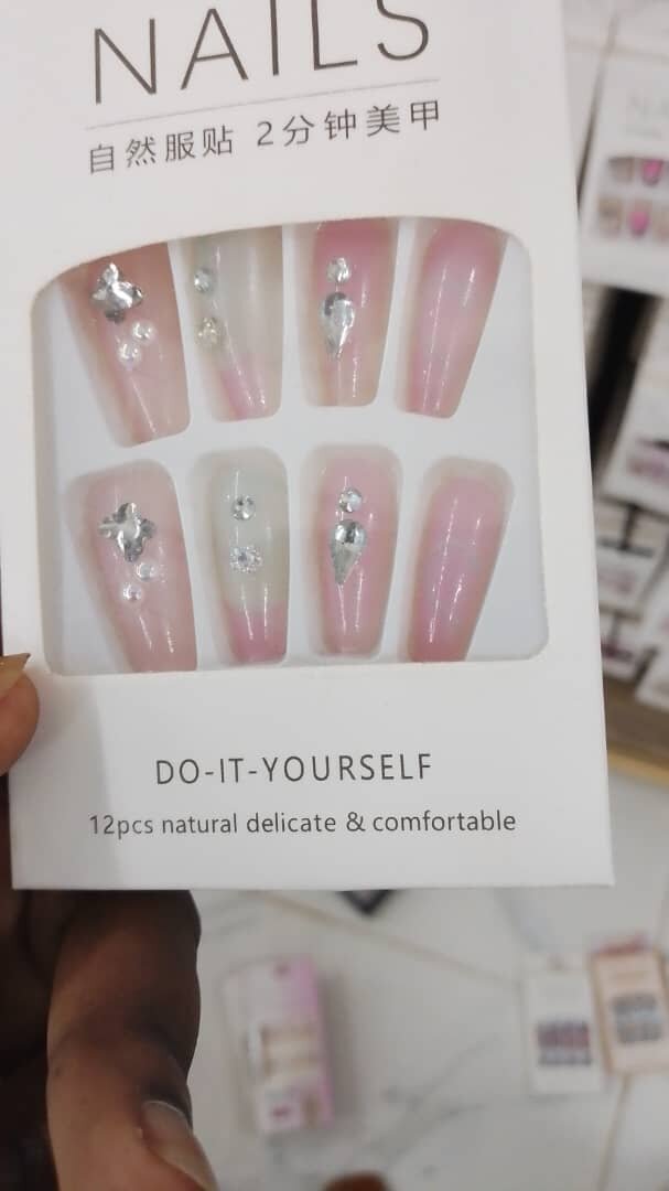 Ongles DIY Éblouissants