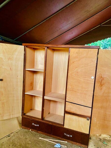 Armoire en bois robuste