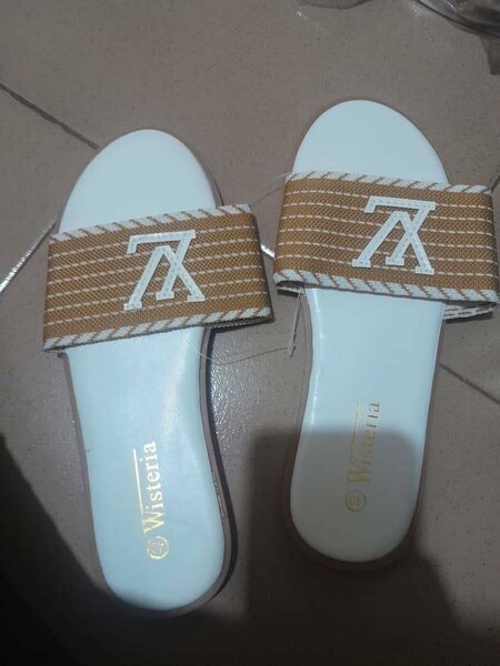 Ladies slippers