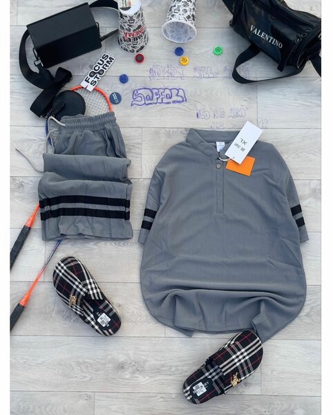 Ensemble de sport gris élégant