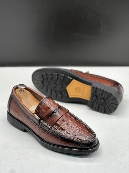 Mocassins en cuir disponible