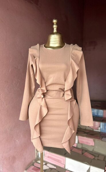 Robe élégante à volants