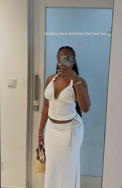 Robe de plage blanche élégante