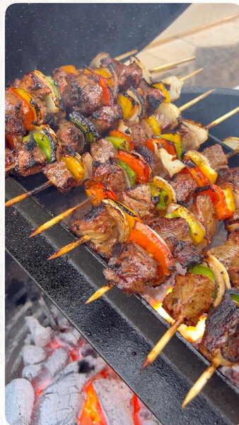 Brochettes de viande grillée