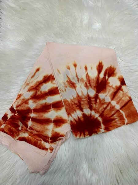 Écharpes en tie-dye colorées