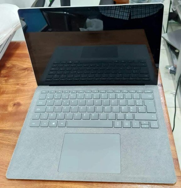 Surface laptop 3 i5/10e génération  8ram/128ssd Tactile.....