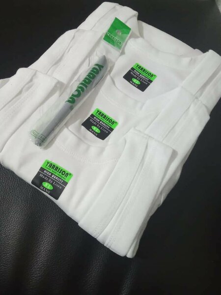 Lot de T-shirts blancs en coton