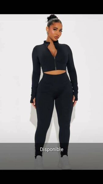 Tenue de sport femme élégante