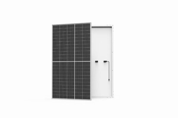 Jinko A grade 590W solar panel