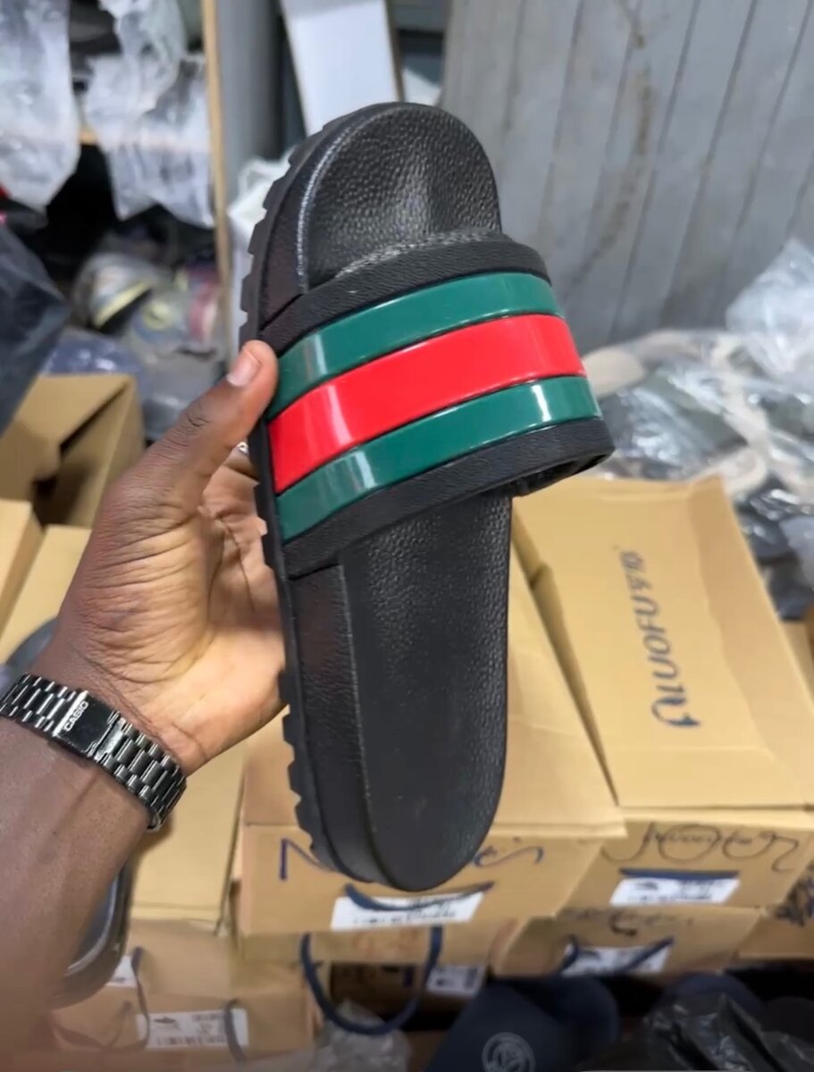 Claquettes tendance unisex