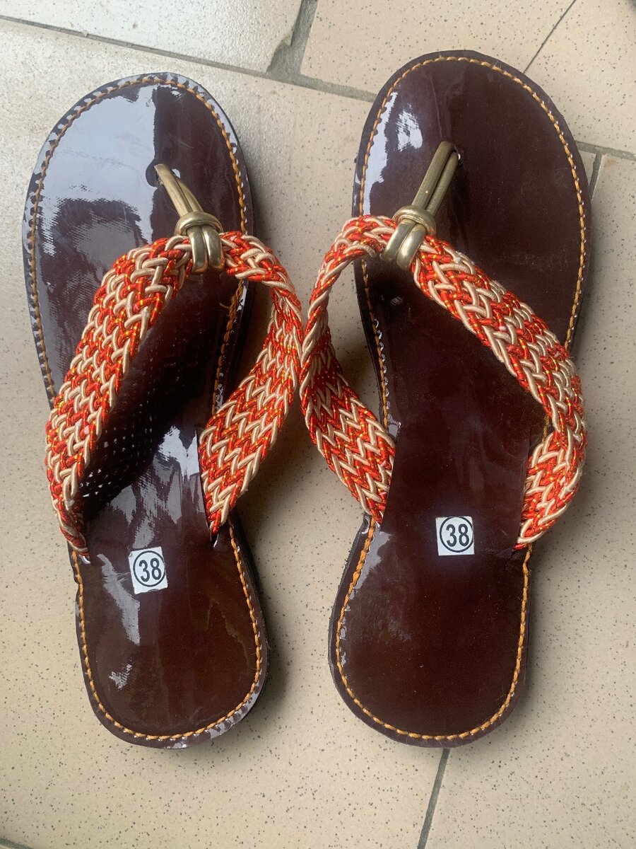 Sandales en cuir artisanal chic