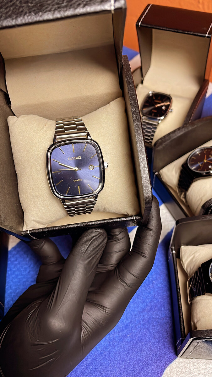 Montre argenté cadran bleu