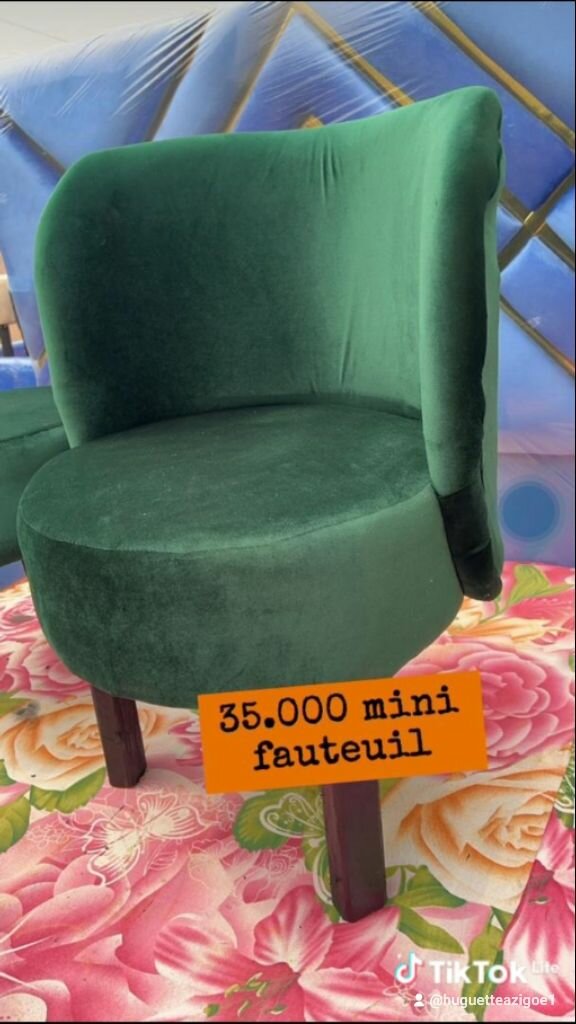 Mini fauteuil en velours moderne