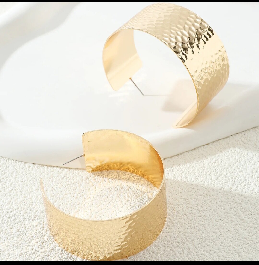 Boucles d'oreilles dorées martelées