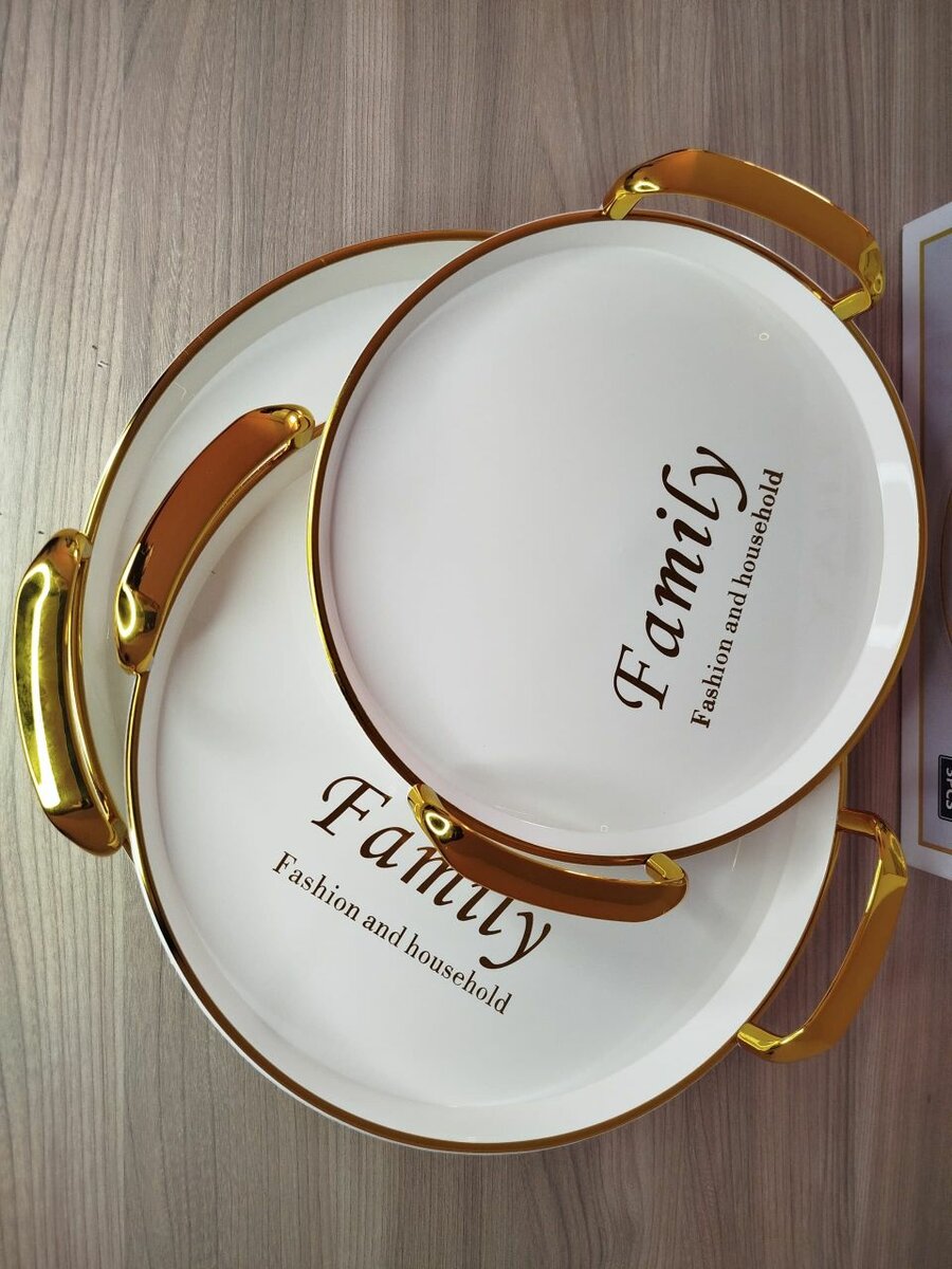 Plateau de service doré élégant