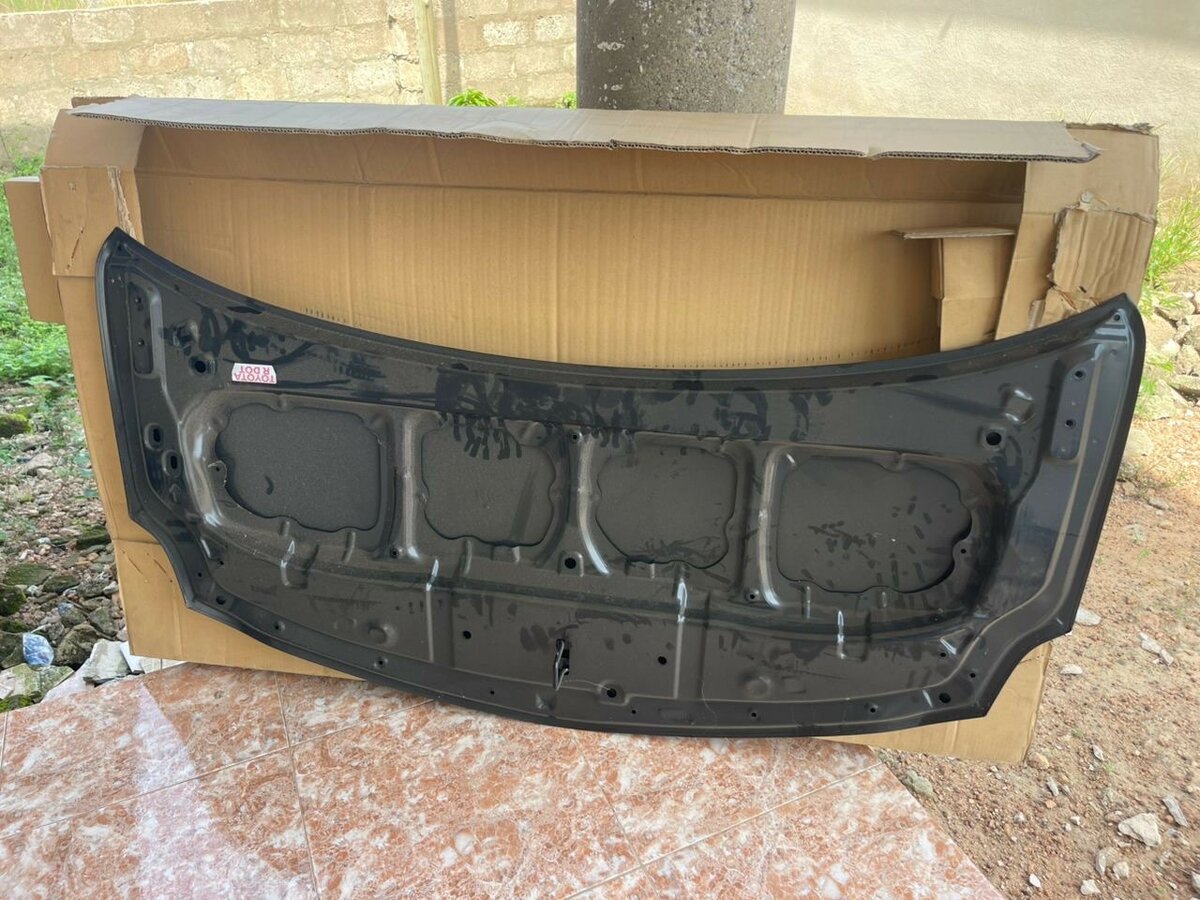 Brand new Toyota Vitz 2012 bonet 1800