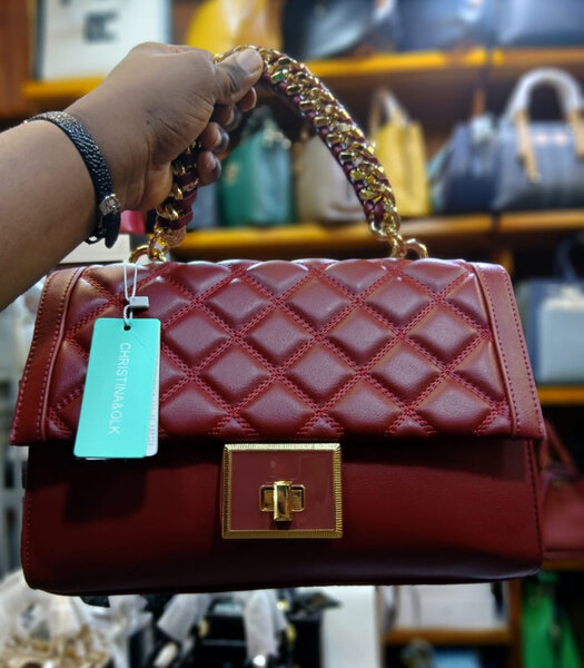 Sac à main en cuir verni