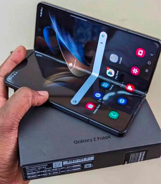 SAMSUNG GALAXY FOLDE 4 SCELLÉ 26GB
