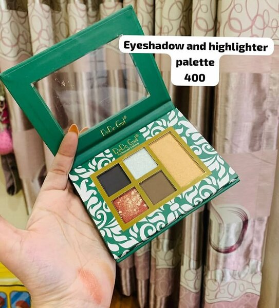 Eyeshadow and highlighter palette