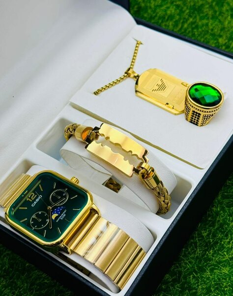 Montre, bracelet, bague et chaîne