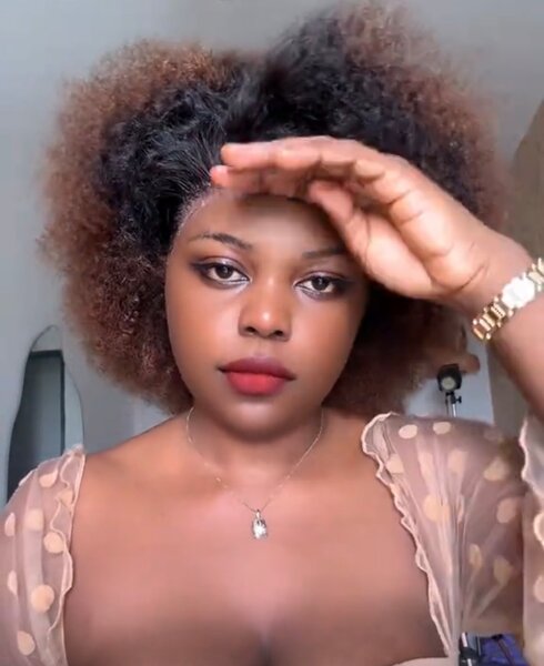 Perruque synthétique afro bouclée