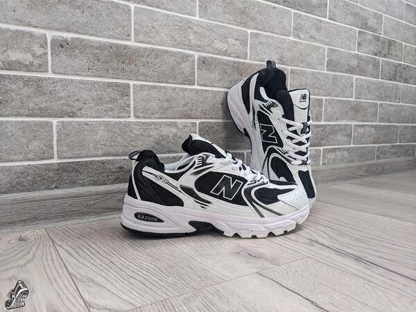 Baskets confort noires et blanches