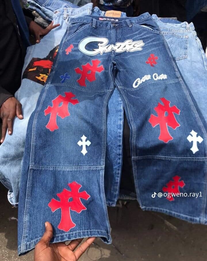 Jeans tendance avec motifs croix
