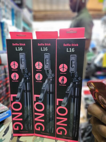 L16 Selfie Stick and tripod