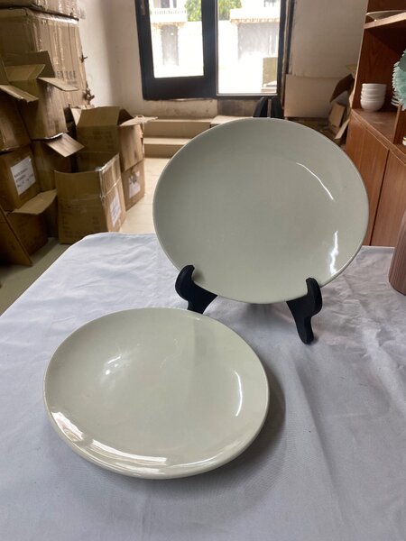 Assiettes creuses en céramique blanche