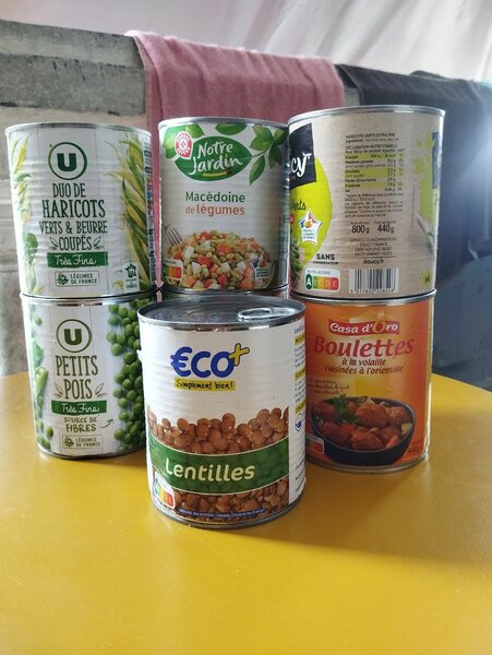 Assortiment de conserves alimentaires