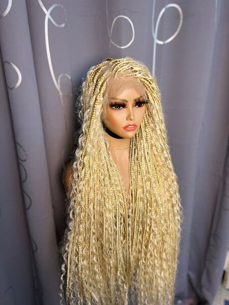 Perruque tressée blonde