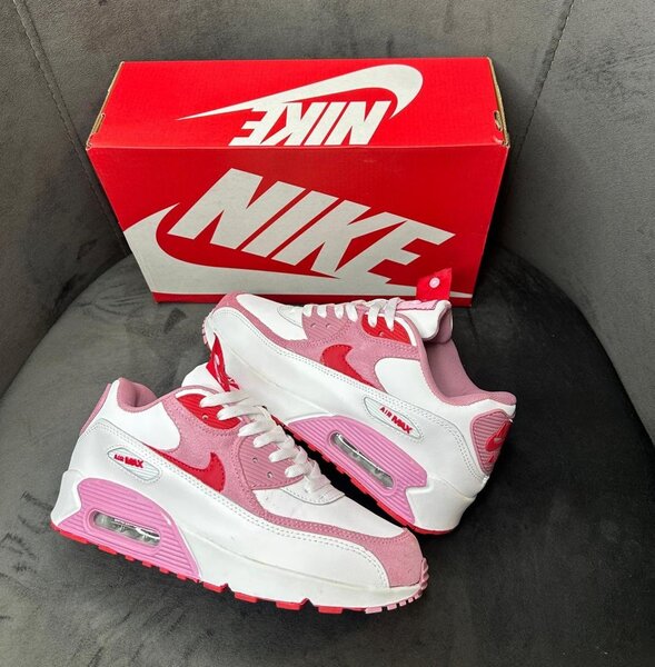 NIKE AIRMAX CREAM AND WHITE