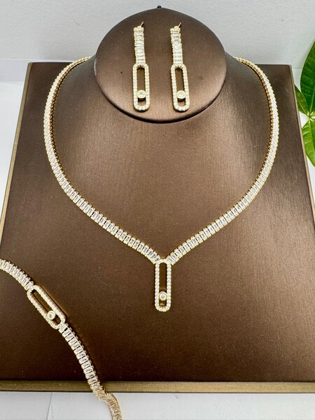 Élégant set de bijoux doré