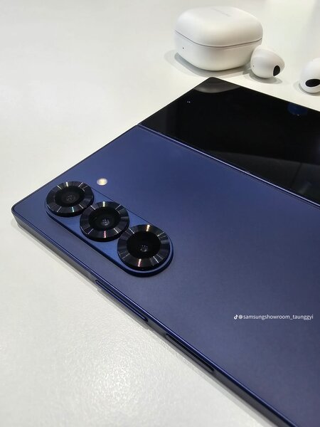 Samsung Galaxy Z Fold 5