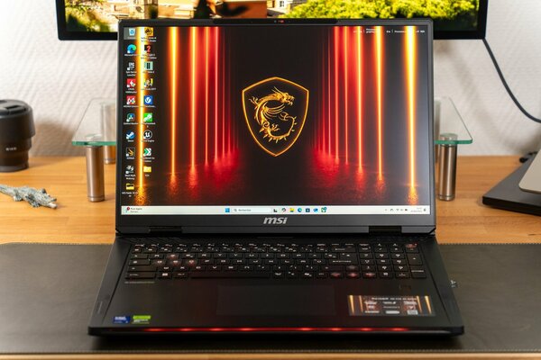 MSI RAIDER 18 HX AI A2XWJG