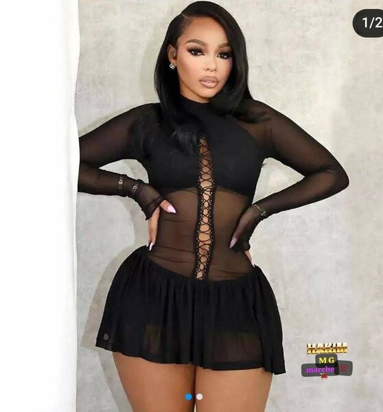 Robe noire transparente élégante