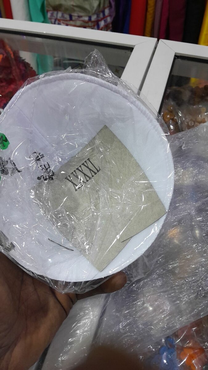 Ballon de football blanc