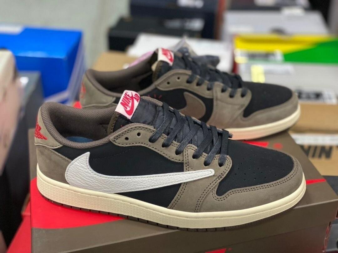 Air Jordan 1 low travis scott