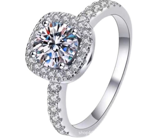 Moissanite Diamond engagement ring