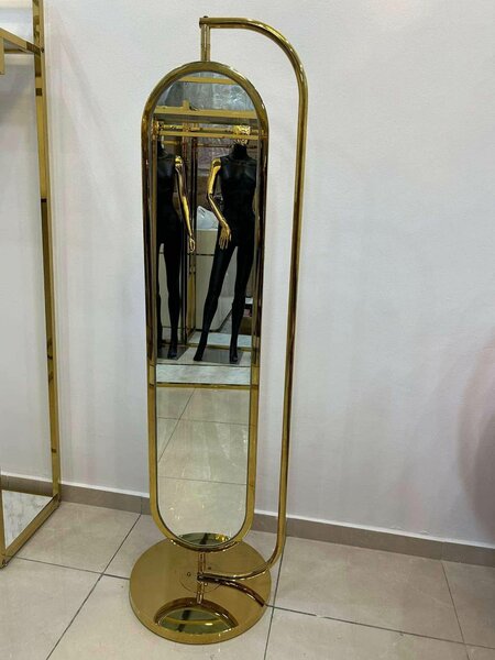 Miroir sur pied en or élégant