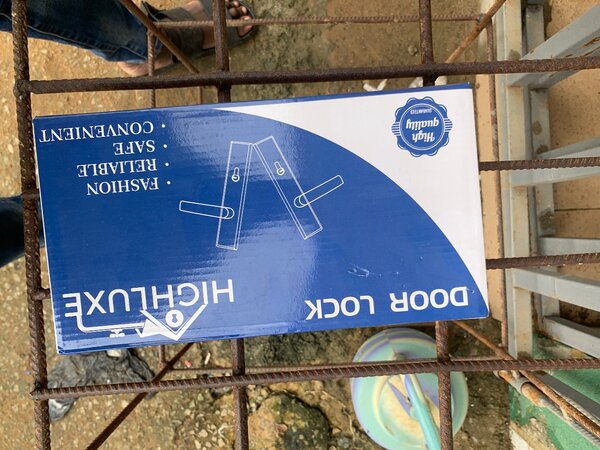 Serrure de porte en acier