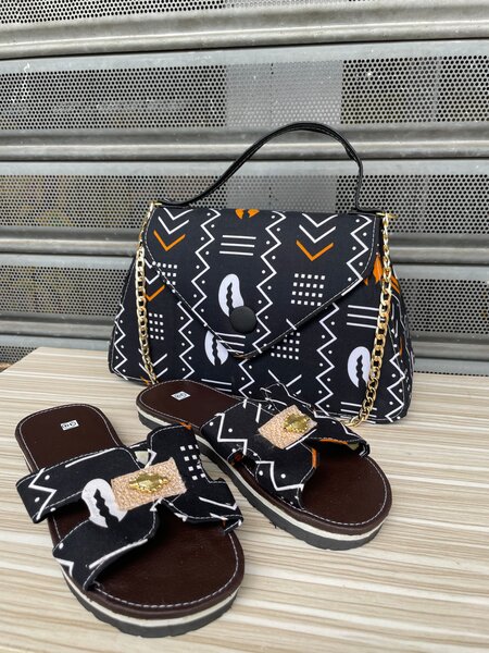 Sac à main chic avec sandales