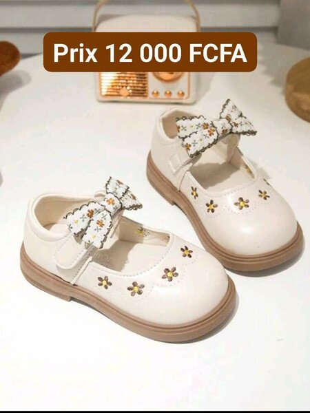 Chaussures fille à fleurs élégantes
