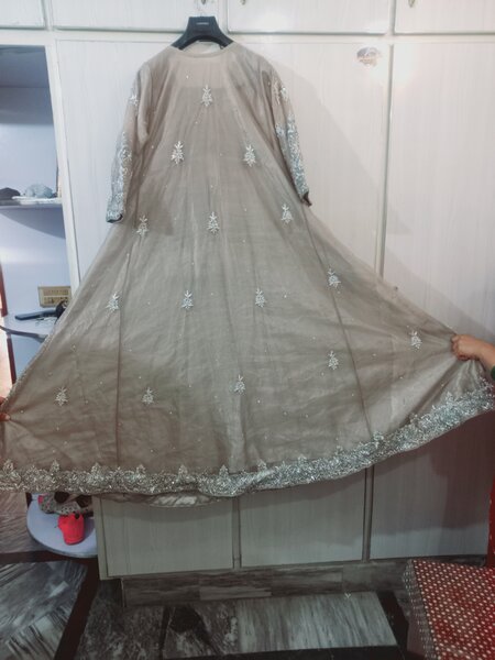 Maxi stitched beige color stander size 2 hour used