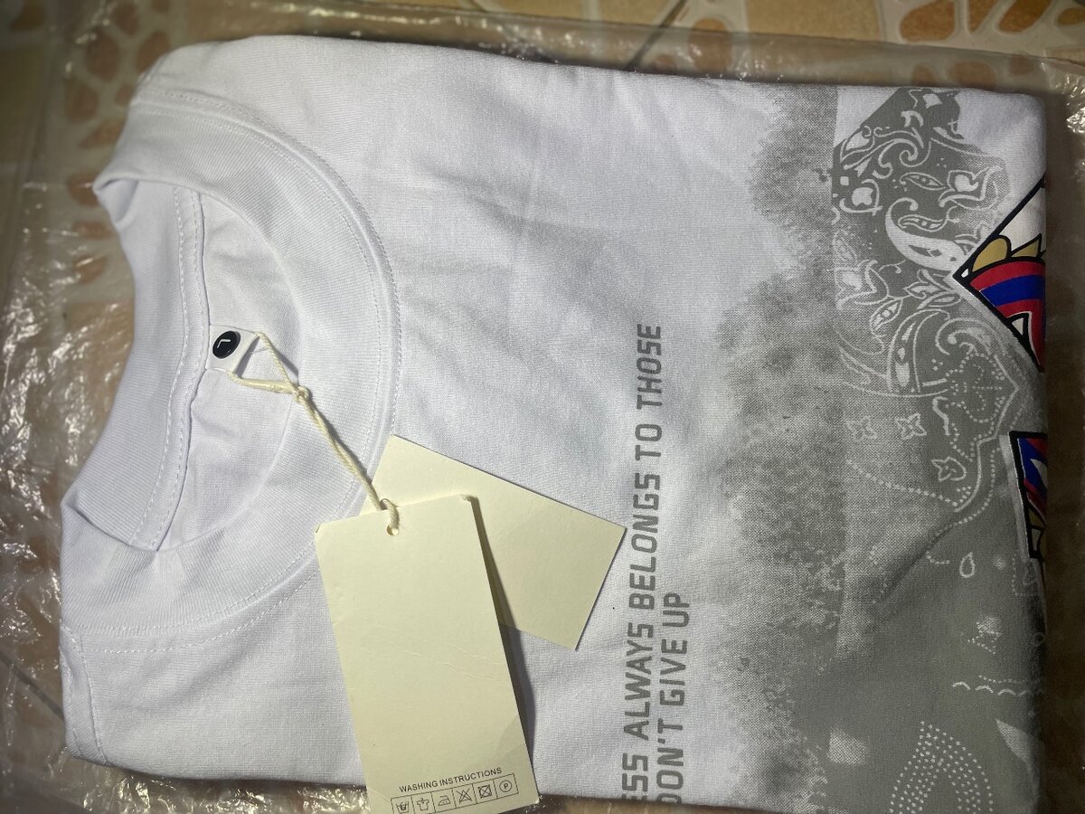 T-shirt blanc imprimé stylé