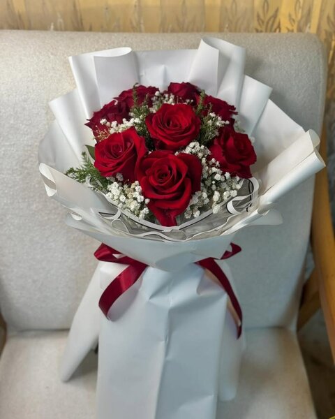 Red roses bouquet