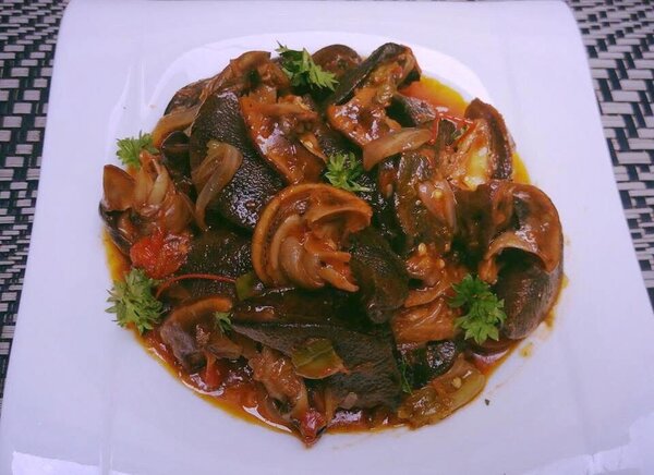 Escargots sautés / attieké