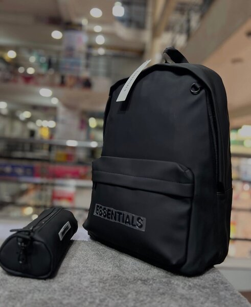 Sac à dos noir Essentials